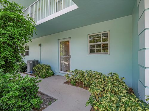apt-d104-1901 Indian River Blvd, Vero Beach, FL, 32960-5250 | Card Image