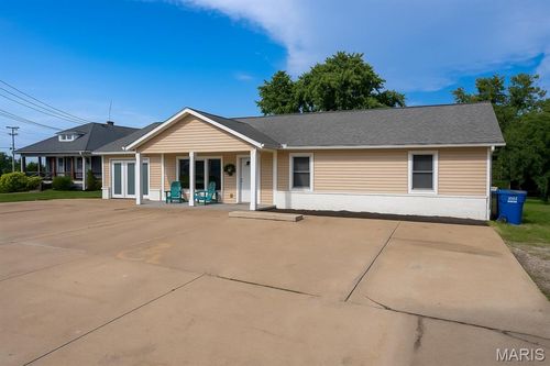 1514 Caulks Hill Rd, Saint Charles, MO, 63304-6809 | Card Image