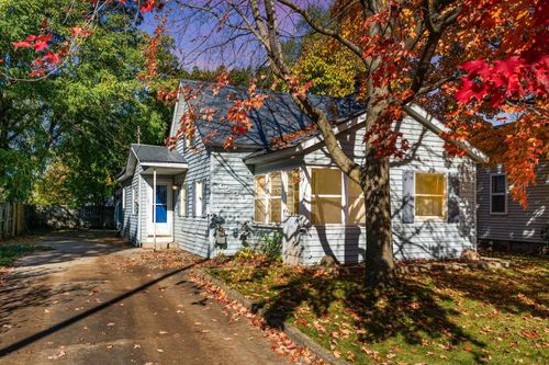 1220 Belnap St, Mt. Pleasant, MI, 48858-2212 | Card Image