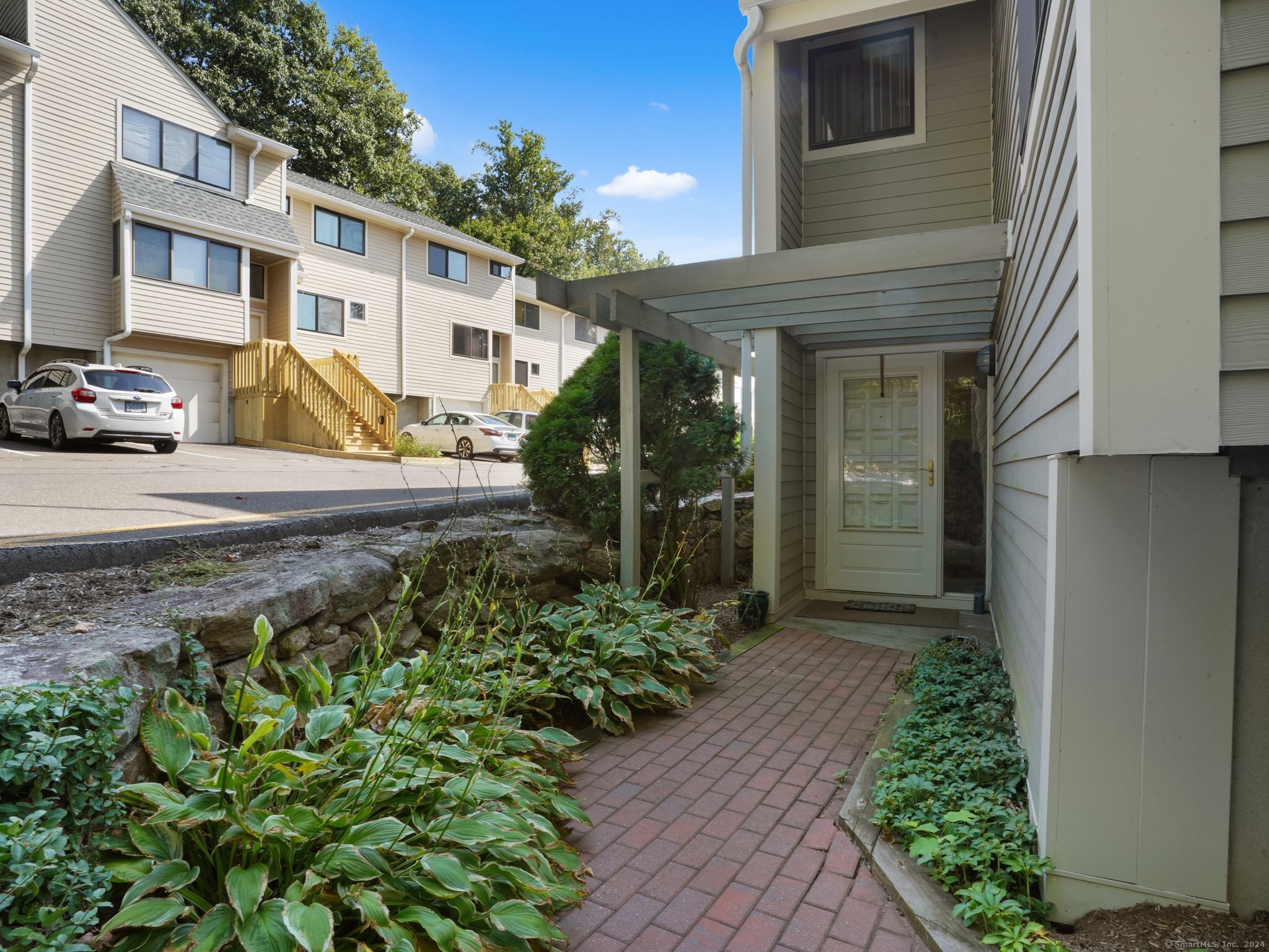 Sunrise Hill Ln, Norwalk, CT 06851
