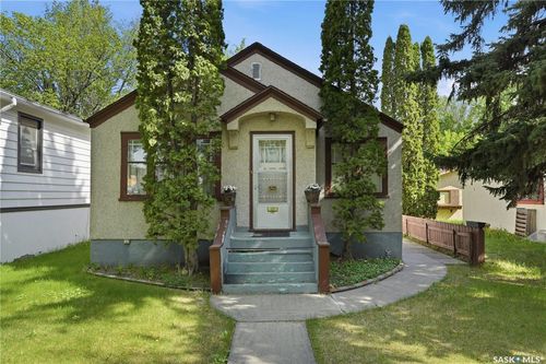 525 5th St E, Saskatoon, SK, S7H1G2 | Card Image
