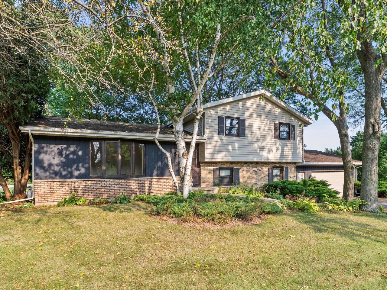 Riverdale Ln, Two Rivers, WI 54241