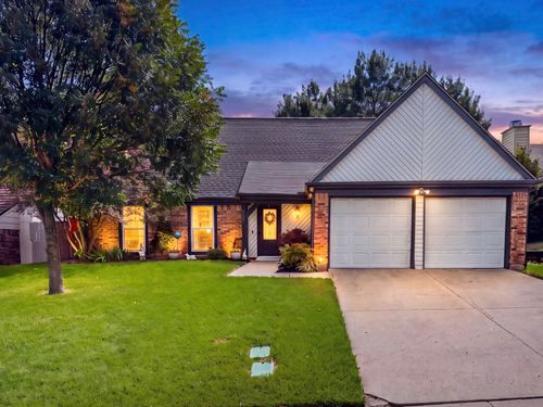 208 Wildbriar Street, Euless, TX, 76039 | Card Image