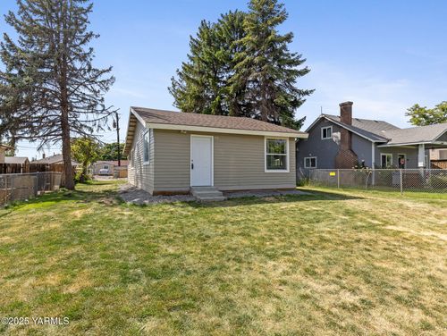 810 S 6th Ave, Yakima, WA, 98902-4516 | Card Image
