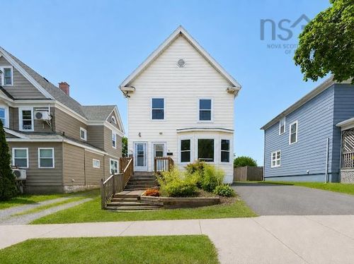18/20 Queen St, Sydney, NS, B1S2Y9 | Card Image