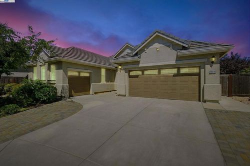 10016 Wagoner Way, Elk Grove, CA, 95757-6417 | Card Image