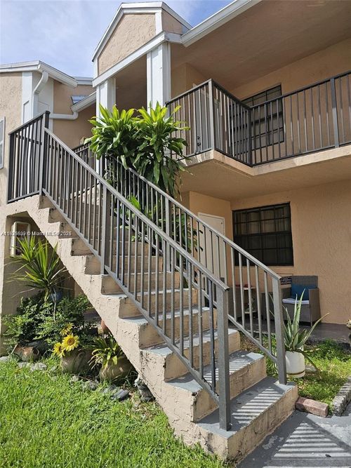 1002e-1002 Adams Ave, Homestead, FL, 33034-3689 | Card Image