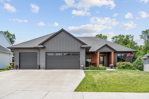 702 Eastland Ave Se, New Prague, MN, 56071-3800 | Card Image