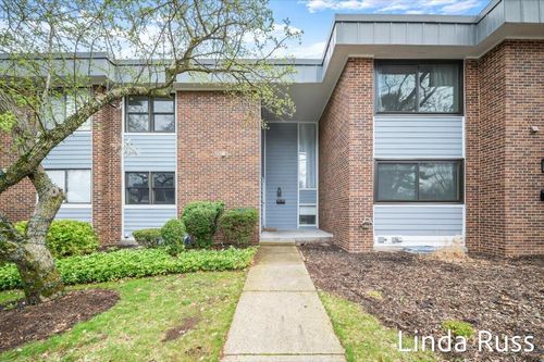 2440 E Collier Avenue Se, Kentwood, MI, 49546 | Card Image