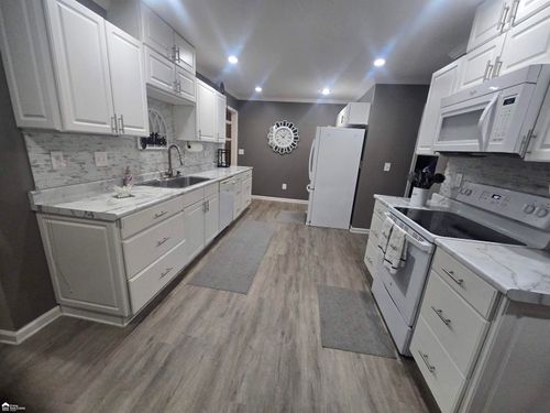 1845 Laurel Oak Dr, Flint, MI, 48507-2253 | Card Image