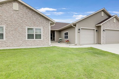 105 Community Dr, FALL RIVER, WI, 53932-9636 | Card Image