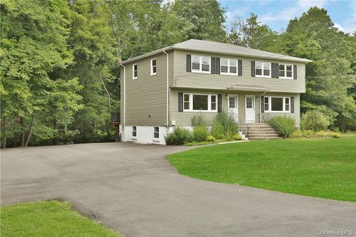 31 Margaret Keahon Dr, Pearl River, NY, 10965-1037 | Card Image