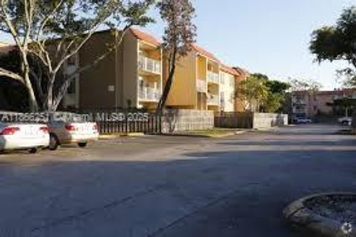 apt-211-5201 Geneva Way, Doral, FL, 33166-4625 | Card Image