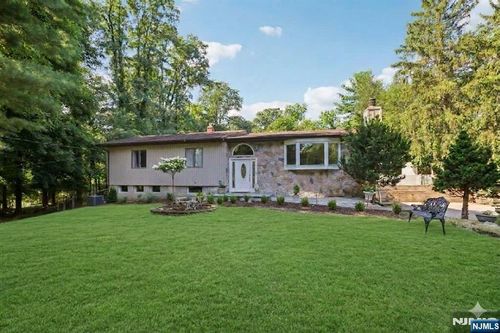 68 Lake St, Upper Saddle River, NJ, 07458-1851 | Card Image