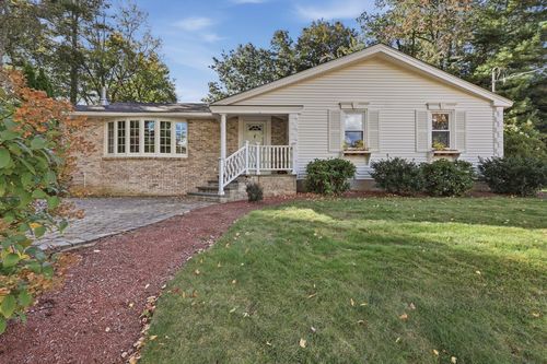 110 Helena, Leominster, MA, 01453 | Card Image