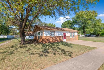 Ranch-style home featuring a front yard | Image 2