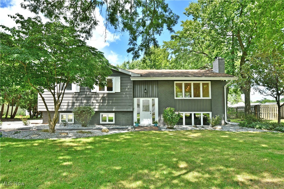 Earl Dr, Warren, OH 44483