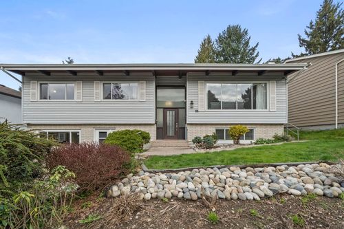 39 Mott Cres, New Westminster, BC, V3L4L8 | Card Image