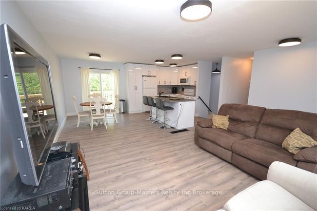 1038 Woodbine Rd, House other with 3 bedrooms, 3 bathrooms and 5 parking in Kingston ON | Image 5
