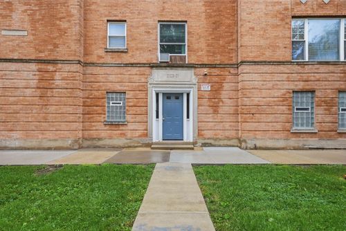 3s-2121 N Saint Louis Ave, Chicago, IL, 60647-3580 | Card Image