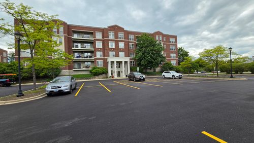 401-715 Astor Ln, Wheeling, IL, 60090-6258 | Card Image