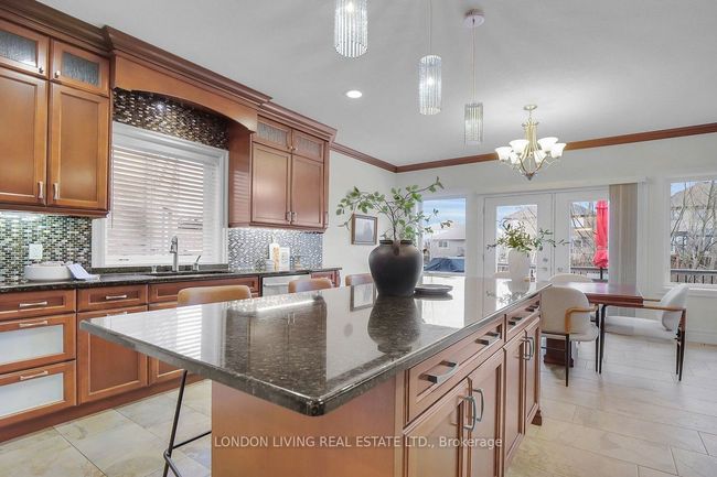 2820 Devon Rd, House other with 4 bedrooms, 3 bathrooms and 4 parking in London ON | Image 9