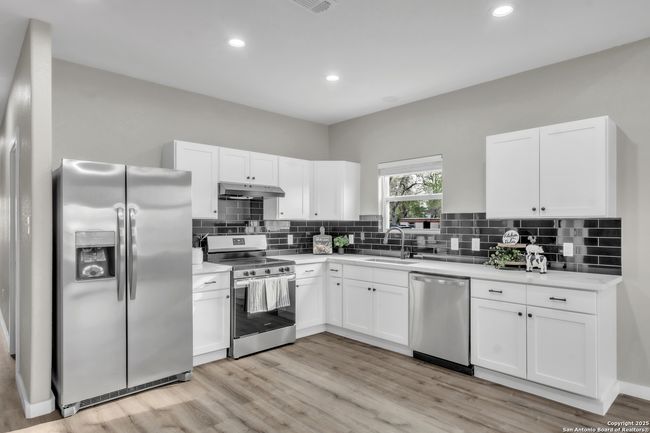 1702 17 Th St, House other with 3 bedrooms, 2 bathrooms and null parking in Hondo TX | Image 12