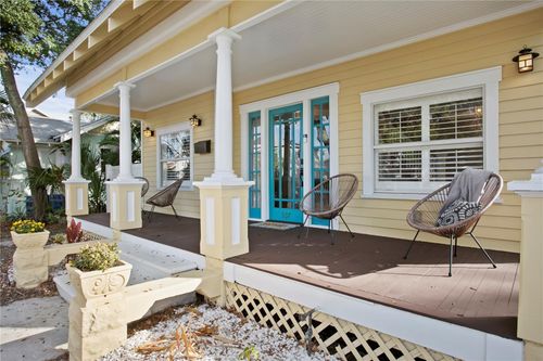 937 5th St N, St Petersburg, FL, 33701-1617 | Card Image