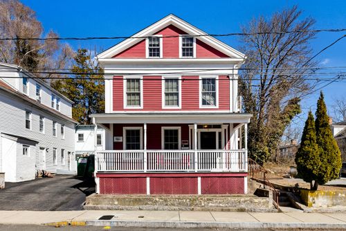 9 Brewer St, New London, CT, 06320-6071 | Card Image