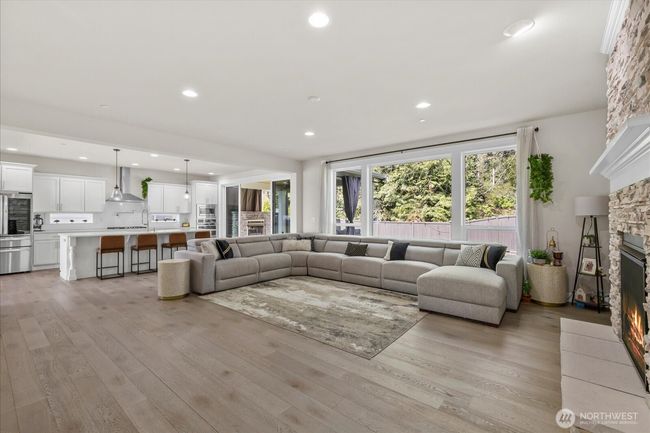 Open to Kitchen | Image 21
