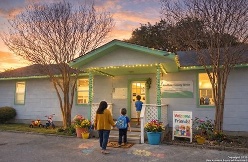 88 Sandbox Ln, Floresville, TX, 78114-6284 | Card Image