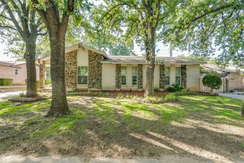2909 White Oak Ln, Bedford, TX, 76021-3715 | Card Image