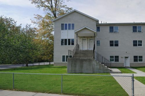 140 Park Ln, Monsey, NY, 10952-3303 | Card Image