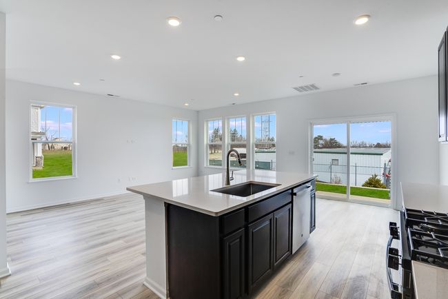 694 Cassia Ct, Townhouse with 3 bedrooms, 3 bathrooms and 2 parking in Crystal Lake IL | Image 13