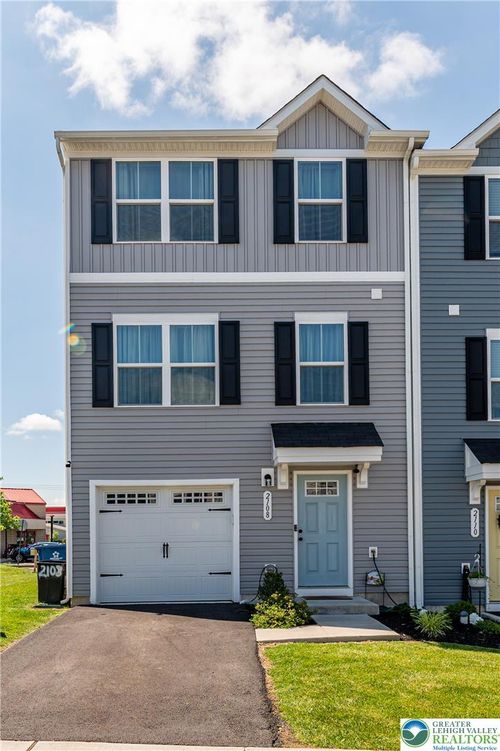 2108 Cross Country Rd, NORTHAMPTON, PA, 18067-8725 | Card Image