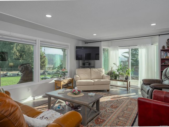 100 Dyer Dr, House other with 3 bedrooms, 3 bathrooms and 1 parking in Sayward BC | Image 34