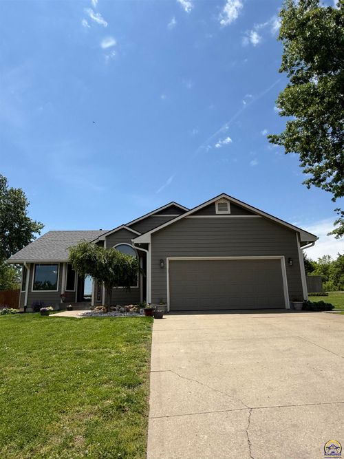 6506 Crescent Rim Dr, Ozawkie, KS, 66070-4119 | Card Image
