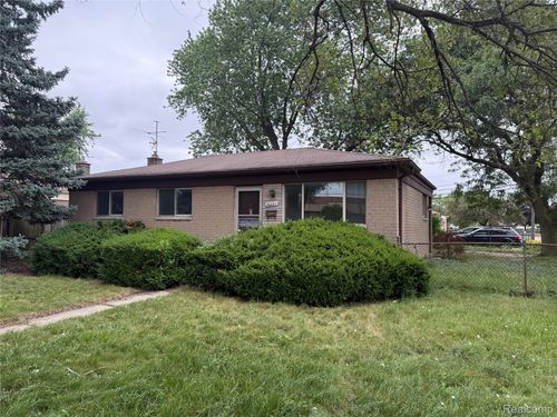 16061 Common Rd, Roseville, MI, 48066-1821 | Card Image