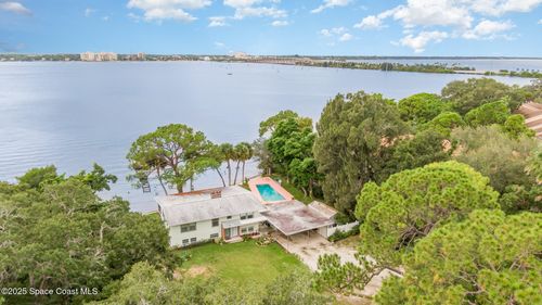 327 S Tropical Trl, MERRITT ISLAND, FL, 32952-4832 | Card Image