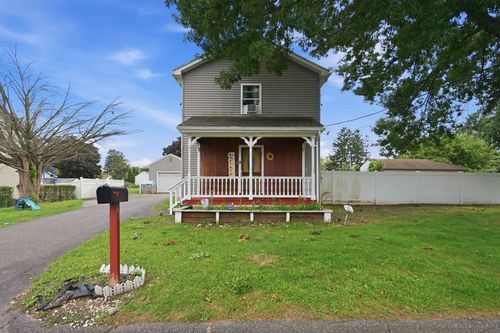 69 Arthur St, Chicopee, MA, 01013-1401 | Card Image