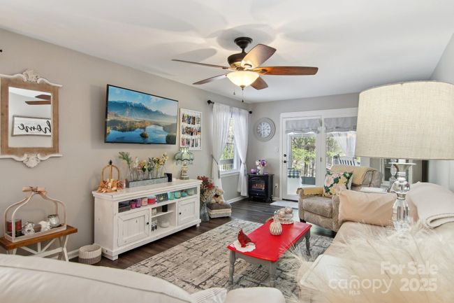 Living Room | Image 5