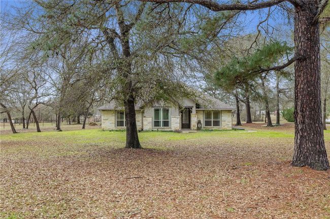 View of front of property with stone siding and a front lawn | Image 27