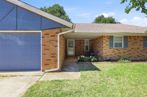913 W Churchill Way, Mustang, OK, 73064-2123 | Card Image