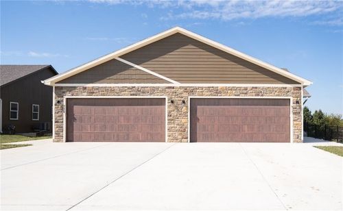 917 Eagle Ridge Dr, Baldwin City, KS, 66006-7404 | Card Image