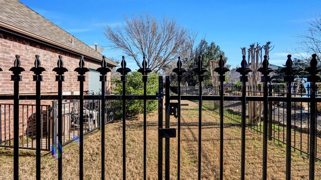 South side of yard and home and pool pump | Image 46