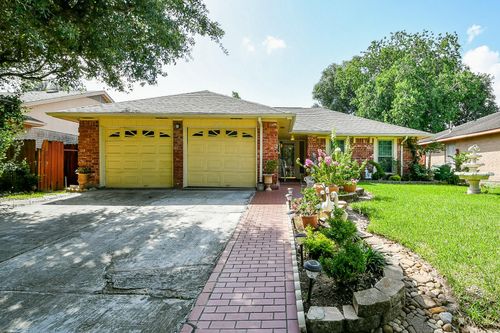 9411 Kingsvalley St, Houston, TX, 77075-5127 | Card Image