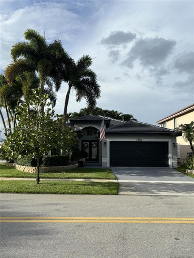 2911 Sw 174th Way, House other with 3 bedrooms, 2 bathrooms and null parking in Miramar FL | Image 3