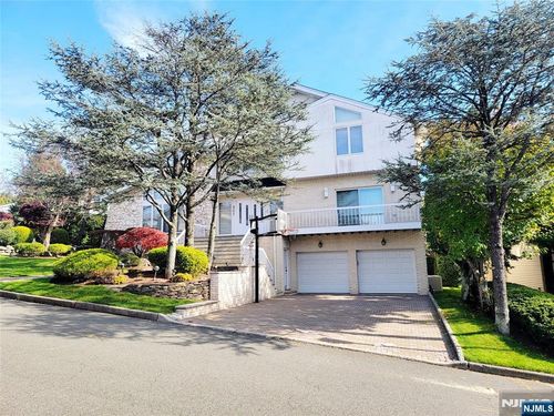 307 Center St, Englewood Cliffs, NJ, 07632-1622 | Card Image