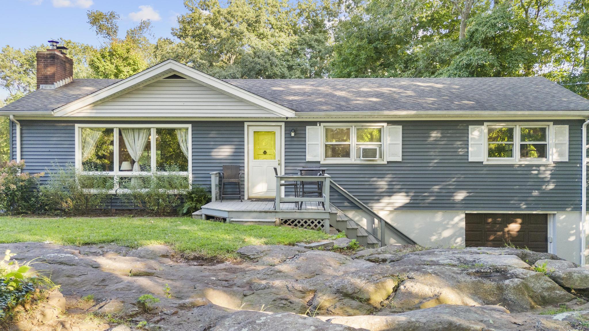 Gracey Ave, Meriden, CT 06451
