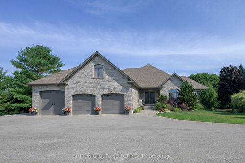 5686 William St, Lucan, ON, N0M2J0 | Card Image